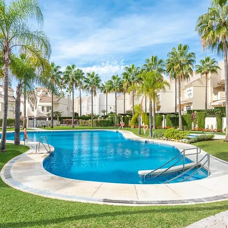 El Arenal Townhouse By The With Swimming Pool - Eaw Homes