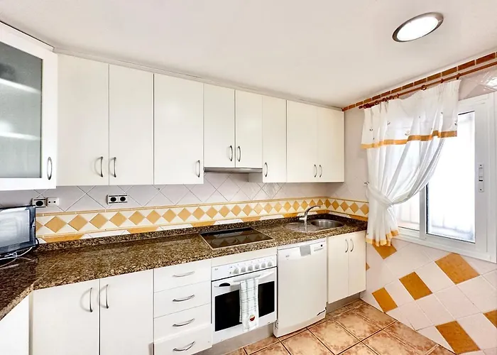 El Arenal Townhouse By The With Swimming Pool - Eaw Homes Prázdninový dům