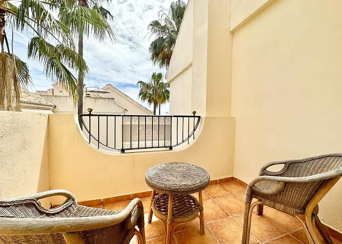 El Arenal Townhouse By The With Swimming Pool - Eaw Homes Prázdninový dům