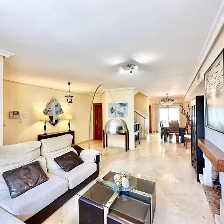 El Arenal Townhouse By The With Swimming Pool - Eaw Homes Dom wakacyjny