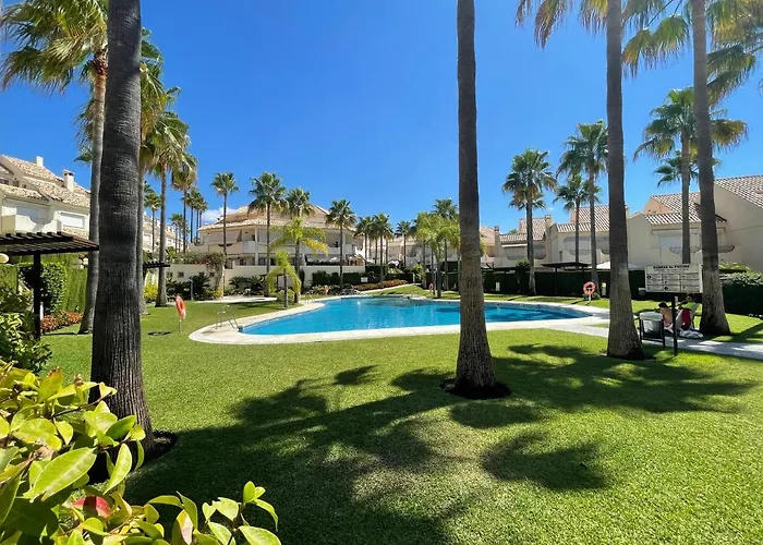 El Arenal Townhouse By The With Swimming Pool - Eaw Homes