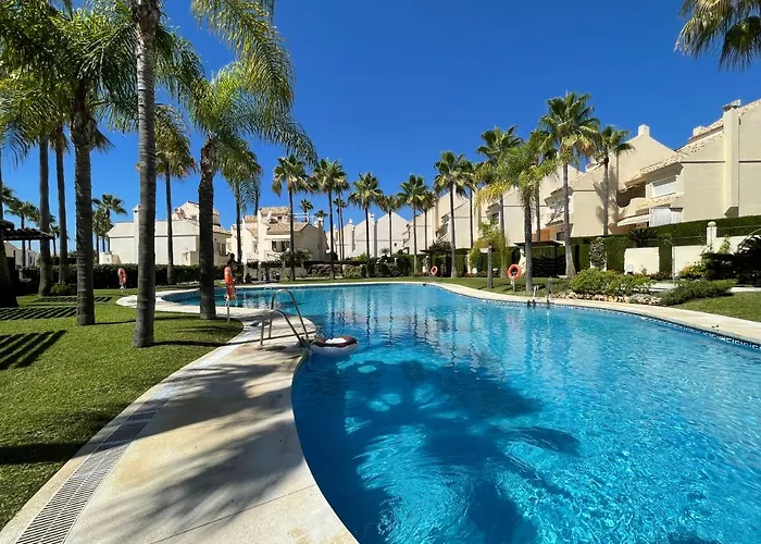 El Arenal Townhouse By The With Swimming Pool - Eaw Homes Tatil Evi Marbella