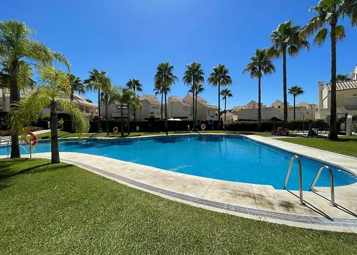 El Arenal Townhouse By The With Swimming Pool - Eaw Homes Tatil Evi Marbella
