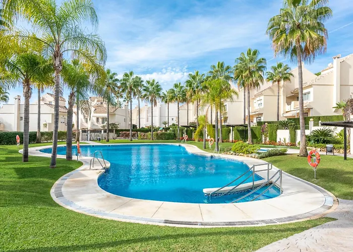 El Arenal Townhouse By The With Swimming Pool - Eaw Homes